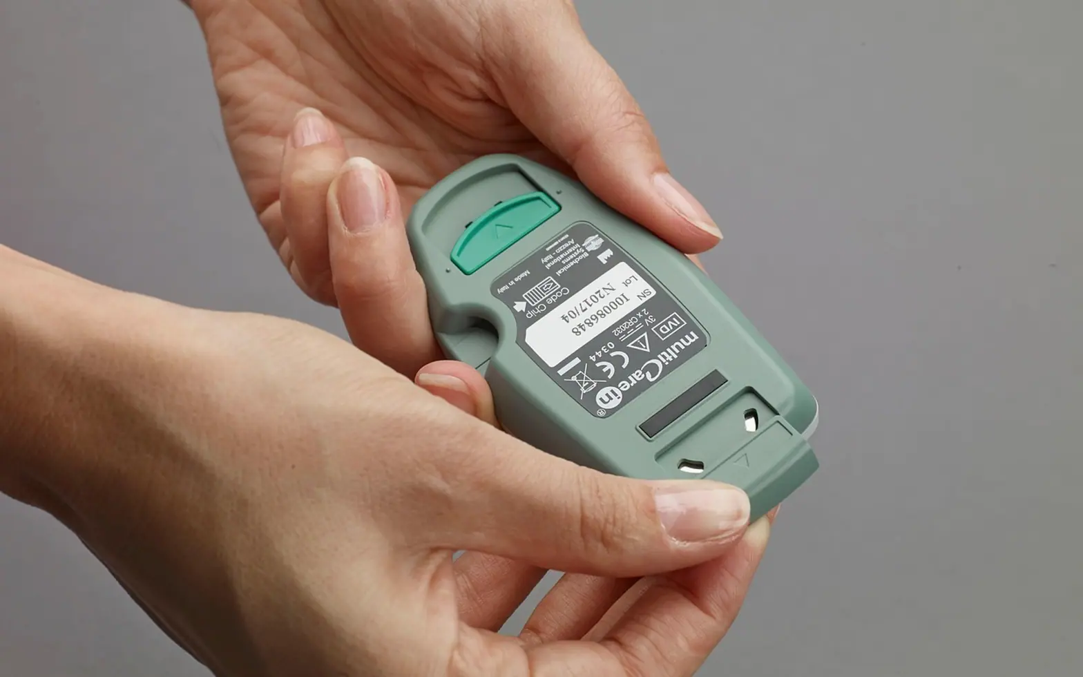 Glucometer, medical device and hands