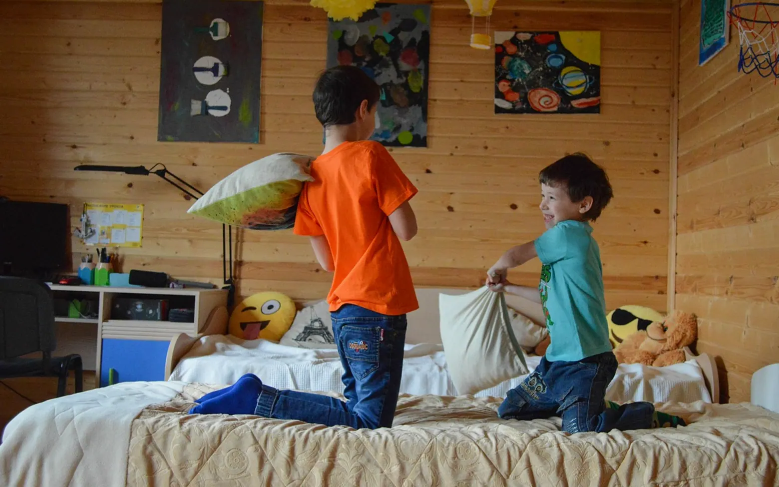 Kids, games and pillow fight